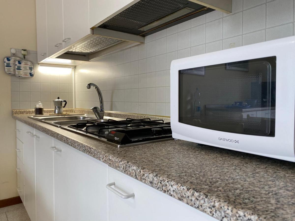 Free Parking - Blue Apartment Vicino Al Centro Sirmione Luaran gambar