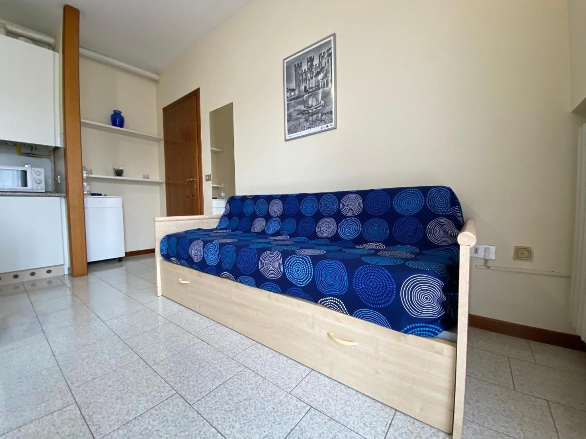 Free Parking - Blue Apartment Vicino Al Centro Sirmione Luaran gambar