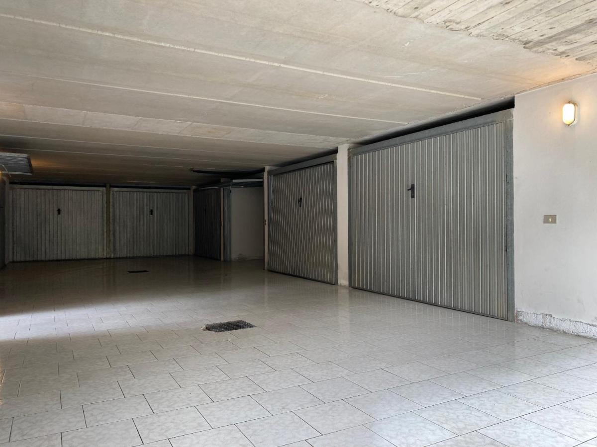 Free Parking - Blue Apartment Vicino Al Centro Sirmione Luaran gambar