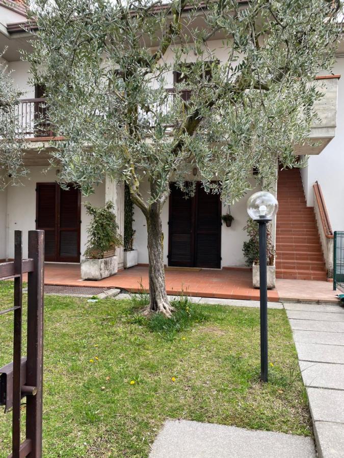 Free Parking - Blue Apartment Vicino Al Centro Sirmione Luaran gambar