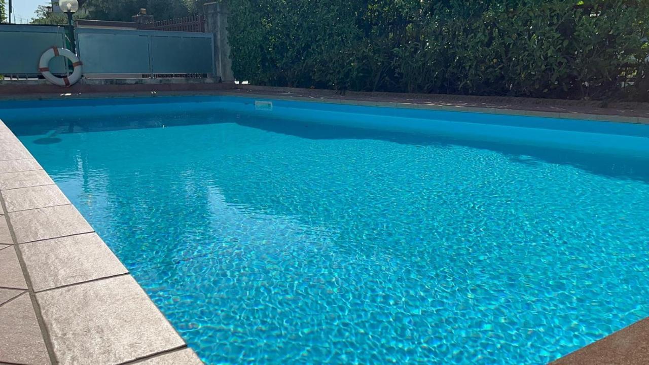 Free Parking - Blue Apartment Vicino Al Centro Sirmione Luaran gambar